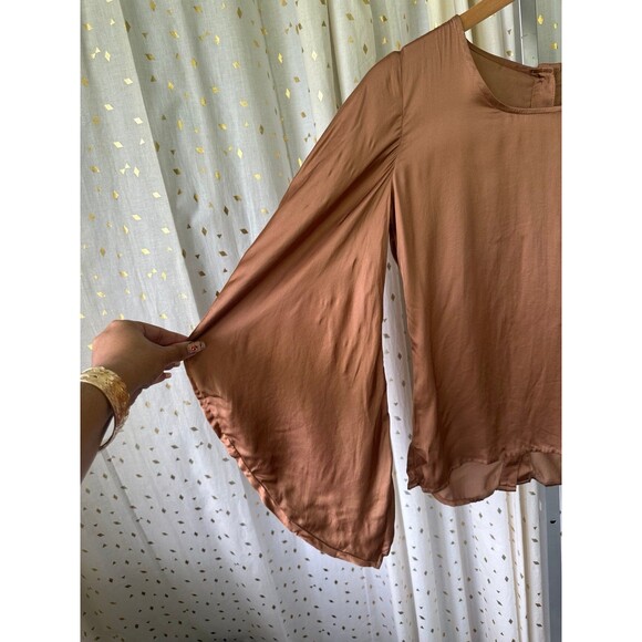 Young Fabulous & Broke Voluminous Balloon Sleeve Back Button Down Silky Blouse - Picture 4 of 9